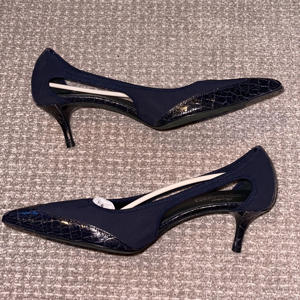 NWT Donald J Pliner Navy Heel (with original box)